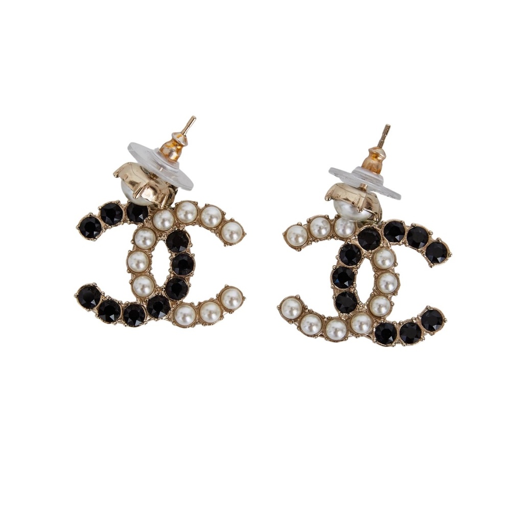 CHANEL FAUX PEARL BLACK GOLD TONE CC PIERCED EARRINGS (2020)
